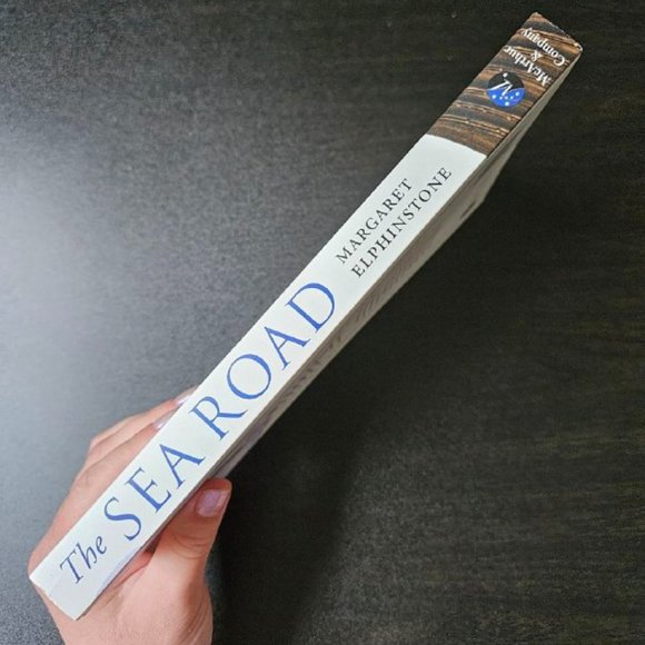 The sea road by Margaret Elphinstone - Paperback - Picture 3 of 5